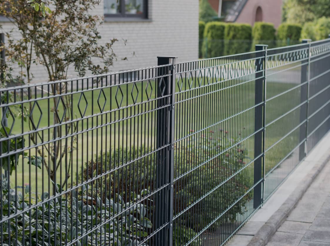 Detailaufnahme Schmuckzaun auf einem Privatgrundstück